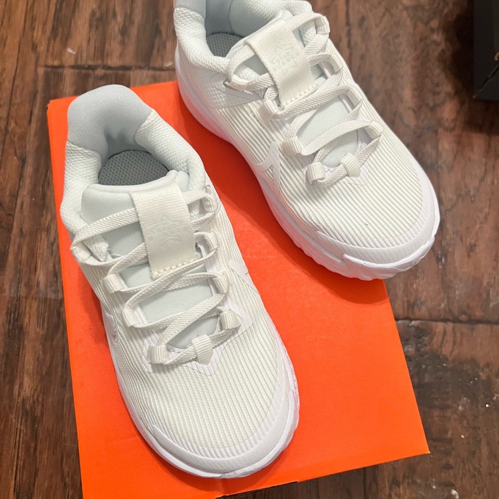 Nike Star Runner 4 (Toddler 9C) NIB